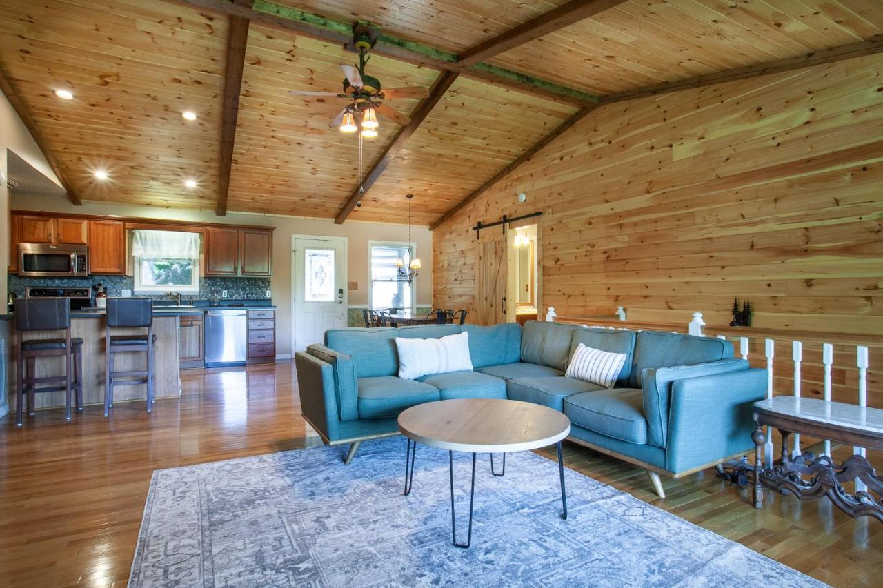 Ole Smoky Bnb - Game Room, Hot Tub, Mtn Views! Піджен-Фордж Екстер'єр фото