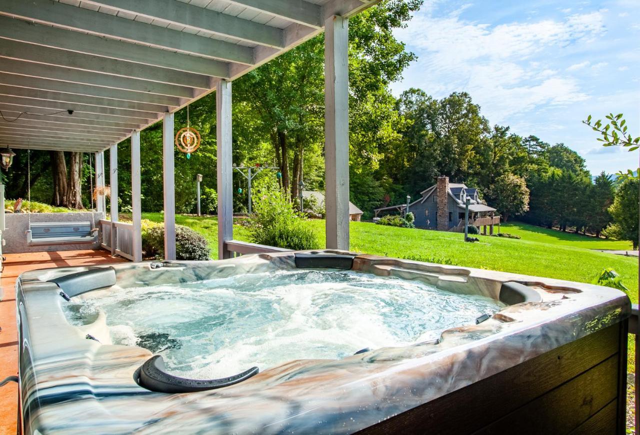 Ole Smoky Bnb - Game Room, Hot Tub, Mtn Views! Піджен-Фордж Екстер'єр фото