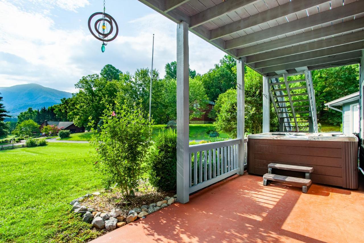 Ole Smoky Bnb - Game Room, Hot Tub, Mtn Views! Піджен-Фордж Екстер'єр фото