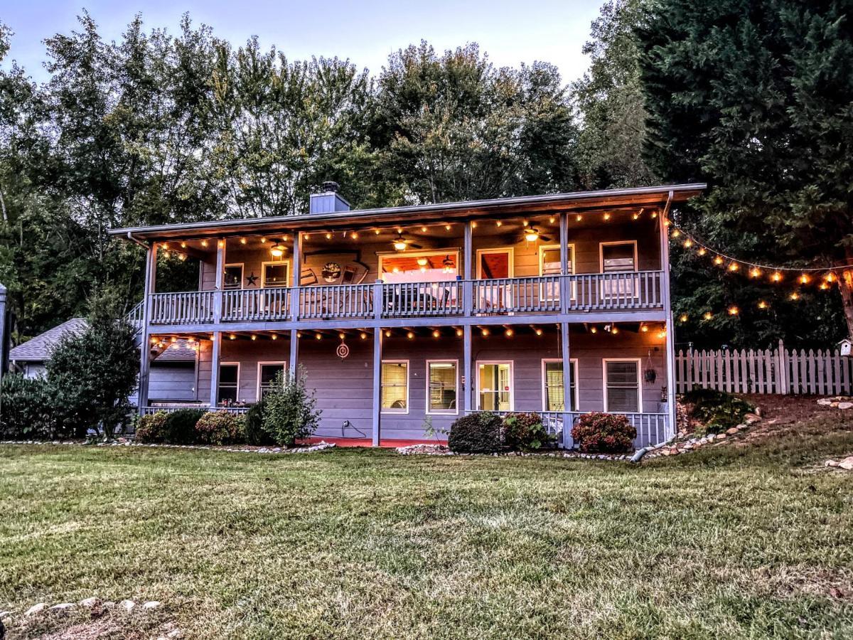Ole Smoky Bnb - Game Room, Hot Tub, Mtn Views! Піджен-Фордж Екстер'єр фото