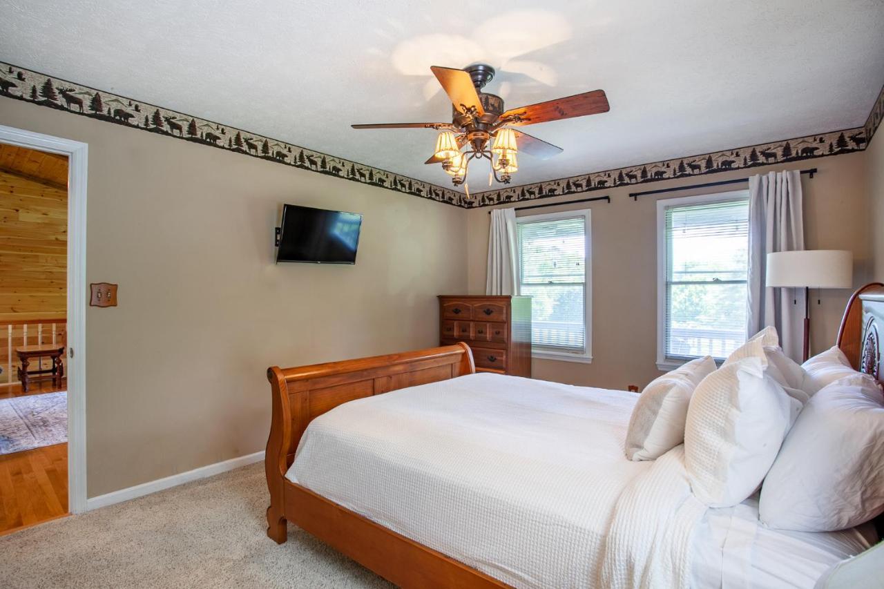 Ole Smoky Bnb - Game Room, Hot Tub, Mtn Views! Піджен-Фордж Екстер'єр фото