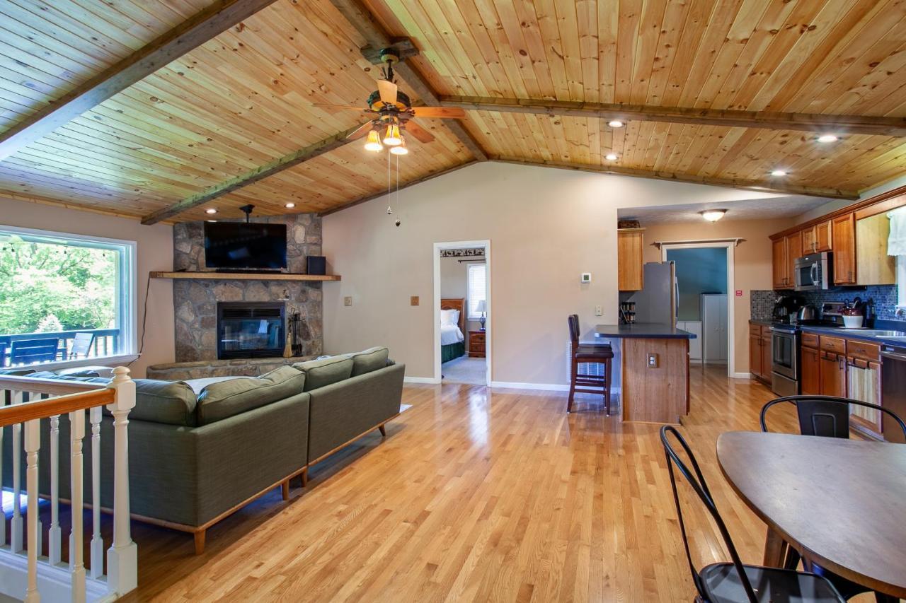 Ole Smoky Bnb - Game Room, Hot Tub, Mtn Views! Піджен-Фордж Екстер'єр фото