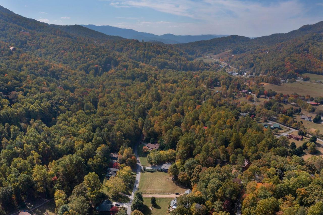 Ole Smoky Bnb - Game Room, Hot Tub, Mtn Views! Піджен-Фордж Екстер'єр фото
