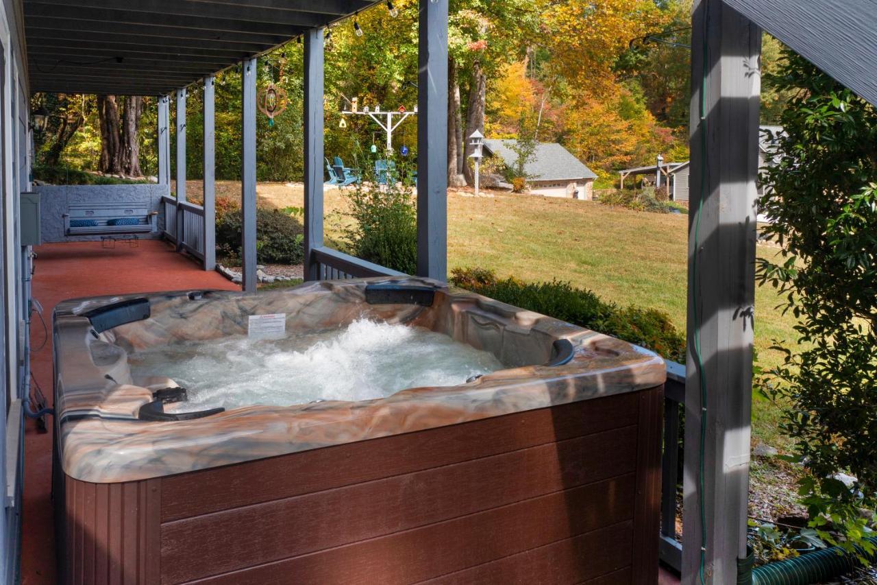 Ole Smoky Bnb - Game Room, Hot Tub, Mtn Views! Піджен-Фордж Екстер'єр фото